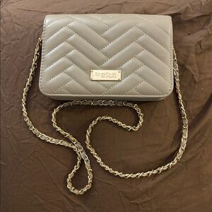 Stylish Quilted Crossbody Bag with Chain Strap